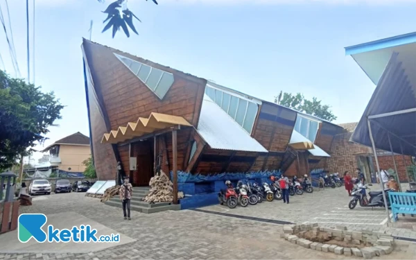 Thumbnail Berita - Gereja Kapal Pacitan Tarik Ribuan Jemaat, Romo: Potensi Wisata Belum Digarap
