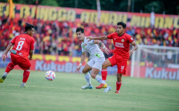 Thumbnail Berita - Susunan Pemain Persebaya vs Semen Padang, Ernando Ari Kembali Starter