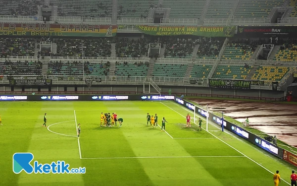 Thumbnail Berita - Babak Pertama Persebaya vs Semen Padang 0-1, Banyak Buang Peluang