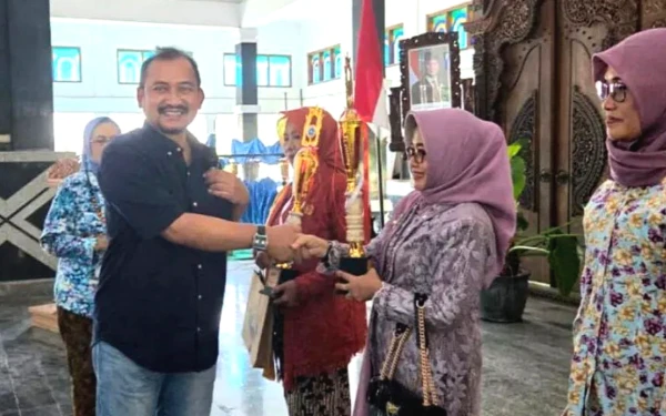 Parade Busana Kebaya Meriahkan Hari Kartini 2025 di Pemalang
