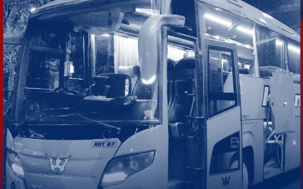 Thumbnail Berita - Bus Persik Diserang Usai Laga di Kanjuruhan, Panpel Arema FC Sampaikan Maaf