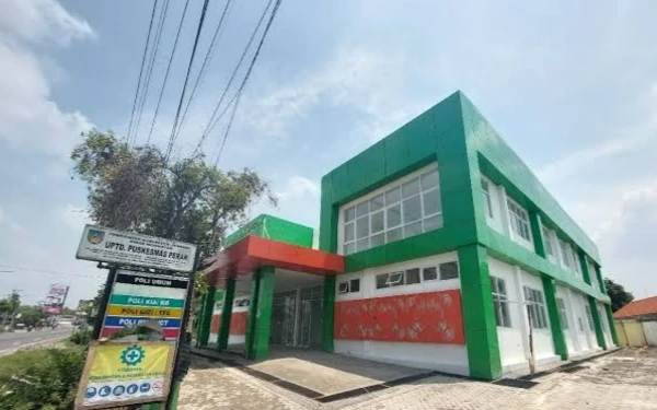 Thumbnail Berita - Plafon Puskesmas Perak Jombang Ambrol, Komisi C DPRD Desak Lakukan Audit
