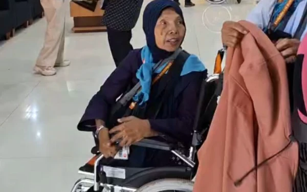Thumbnail Berita - Muayatur Rohmah, Calon Haji Disabilitas Asal Jember Berangkat ke Tanah Suci