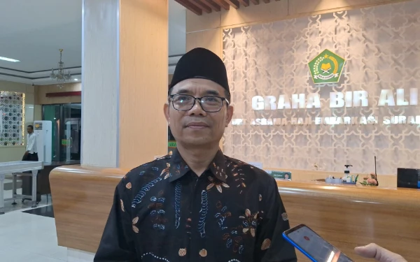 Thumbnail Berita - 7 Kloter Embarkasi Surabaya Tiba di Mekkah, Ketua PPIH Ingatkan Cuaca Ekstrem