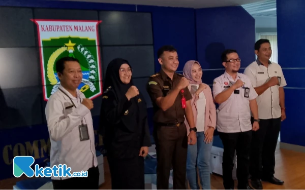 Foto Para narasumber usai Podcast DBHCHT yang digelar Diskominfo Kabupaten Malang (Foto: Binar Gumilang/Ketik.co.id)