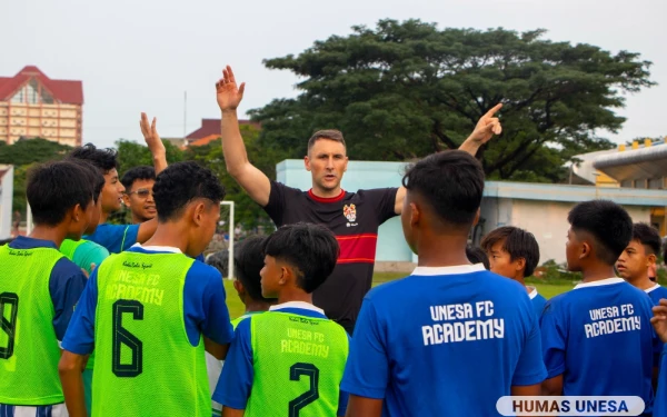 Thumbnail Berita - Demi Lolos Liga 4, Unesa FC Gandeng Pelatih Tranmere Rovers FC