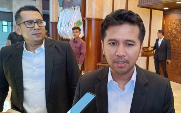 Thumbnail Berita - Heboh TKW Jember Ditemukan dalam Peti Es di Vietnam, Wagub Emil Angkat Bicara