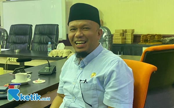 Thumbnail Berita - Prediksi Cuaca Buruk Akibat Gangguan Atmosfer, Komisi A DPRD Surabaya Minta Warga Awasi Anak