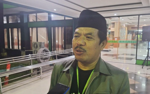Thumbnail Berita - Gelombang 1 JCH Embarkasi Surabaya Berangkat ke Tanah Suci, Plh PPIH: Lansia Jaga Kesehatan