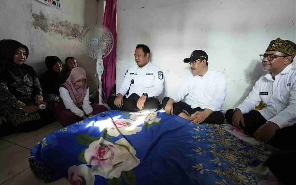 Thumbnail Berita - Dapat Hadiah Puisi Dari Calon Siswi SR, Gus Ipul Semakin Bersemangat Wujudukan Program Prabowo