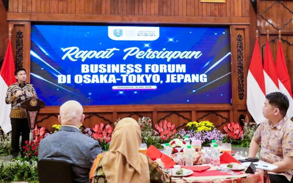 Thumbnail Berita - Emil Dardak Berharap Keikutsertaan Jatim di Forum Bisnis Osaka Bawa Peluang Kesepakatan Investasi