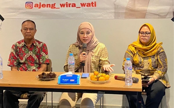Thumbnail Berita - Di Reses DPRD Surabaya, Ajeng Wira Wati Temukan Permasalahan SPMB dan Putus Sekolah