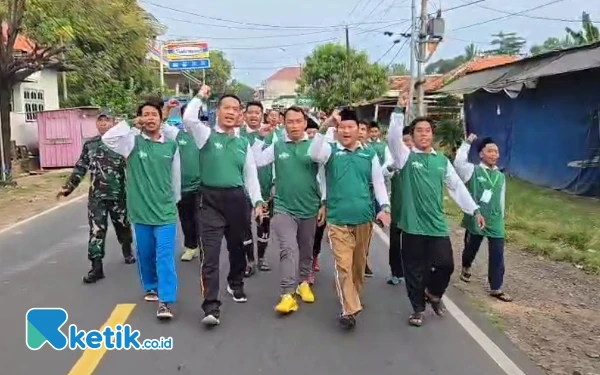 Foto Peserta PD-PKPNU saat olahraga pagi, Sabtu, 17 Mei 2025 di Jalan Raya Kecamatan Sokobanah (Foto: Diwan)