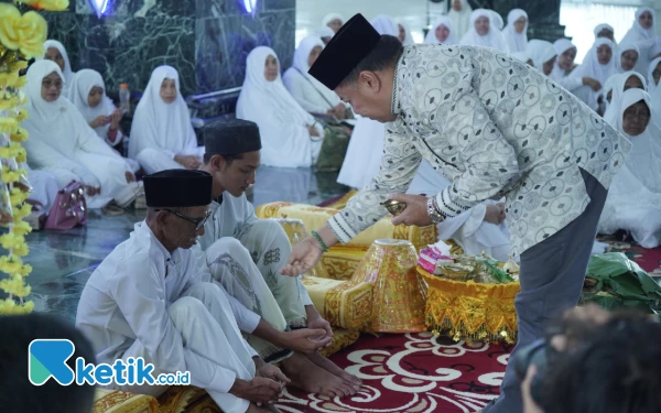 Thumbnail Berita - 120 JCH Asal Nagan Raya Dilepas, Prosesi Peusijuk di Masjid Giok