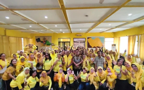 Thumbnail Berita - Wakil Ketua DPRD Surabaya Ajak Perempuan Jadi Pelopor Gaya Hidup Sehat di Lingkungan