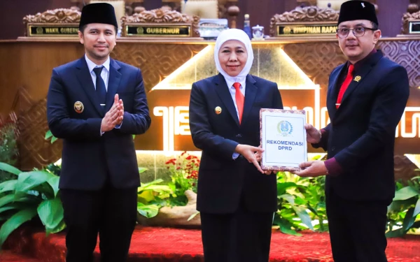Thumbnail Berita - DPRD Jatim Setujui LKPJ 2024, Gubernur Khofifah: Semua Rekomendasi Jadi Acuan Pembangunan Jatim