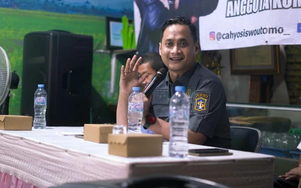 Thumbnail Berita - Reses DPRD Kota Surabaya, Cahyo Siswo Bakal Penuhi Permintaan Warga soal Alat Pemadam Kebakaran
