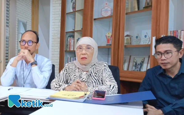 Thumbnail Berita - Owner Travel Umroh Ternama Palembang Terjerat Dugaan KDRT, Kuasa Hukum Ungkap Fakta Baru Soal Laporan Palsu dan Skenario Melukai Diri