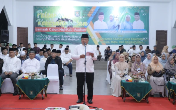 Thumbnail Berita - Lepas Jemaah Calon Haji, Bupati Asahan: Wajib Jadi Duta Akhlak dan Teladan Bangsa