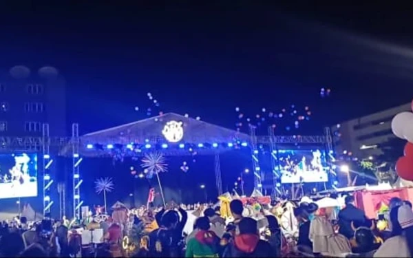 Thumbnail Berita - Komunitas Nol Sampah Kritik Keras soal Pelepasan Balon di Festival Rujak Uleg 2025