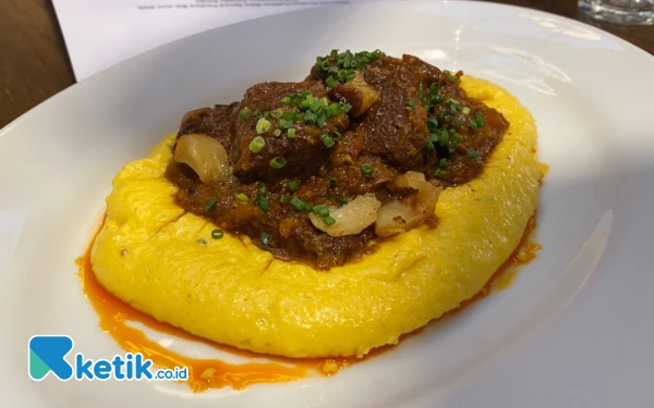 Foto Menu Wagyu Peposo e Polenta di Istoria Gia Surabaya. (Foto: Shinta Miranda/Ketik.co.id)