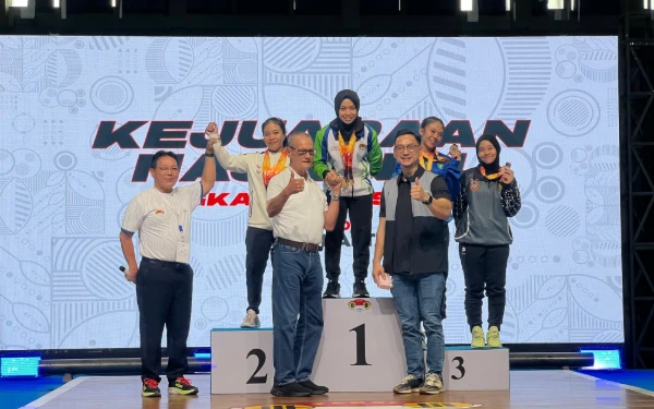 Thumbnail Berita - Angkat Besi Jatim Raih 3 Emas di Kejurnas, Ketua PABSI: Kami Belum Puas