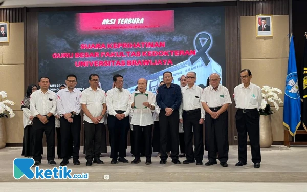 Thumbnail Berita - Guru Besar UB Lawan Kebijakan Kemenkes, Pelemahan Kolegium Ancam Kualitas Pendidikan Dokter
