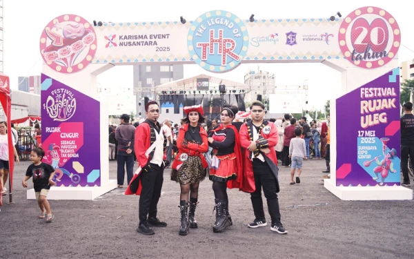 Foto Perwakilan Hotel Lamora Kota Lama Surabaya di Festival Rujak Uleg 2025. (Foto: Lamora Kota Lama Surabaya)