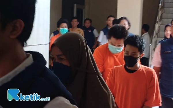 Thumbnail Berita - Polisi Tangkap 4 Pengedar Narkoba Jaringan Malaysia, Sembunyikan Sabu dalam Shock Breaker