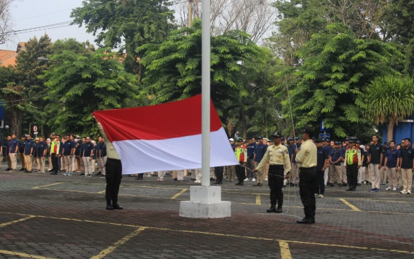 Thumbnail Berita - Peringati Harkitnas Pelindo Regional 3 Gelar Upacara Bendera