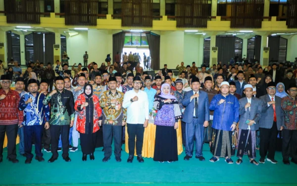 Thumbnail Berita - Gubernur Khofifah Luncurkan 1.193 Beasiswa Bagi Santri Unggul Jatim