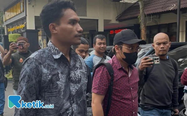 Thumbnail Berita - Datang Terlambat, Dokter Terduga Pelaku Pelecehan Seksual di Malang Penuhi Panggilan Kepolisian