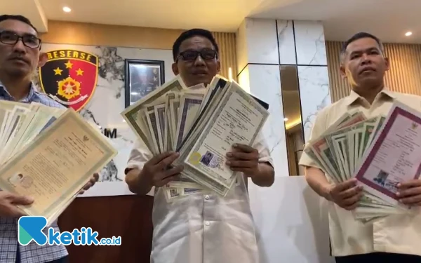 Thumbnail Berita - Polda Jatim Tetapkan Jan Hwa Diana Tersangka Penggelapan Ijazah