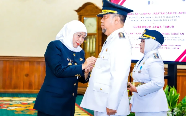 Thumbnail Berita - Lantik Bupati dan Wakil Bupati Magetan, Gubernur Khofifah Berpesan Kawal 3 Program Prioritas Pemerintah