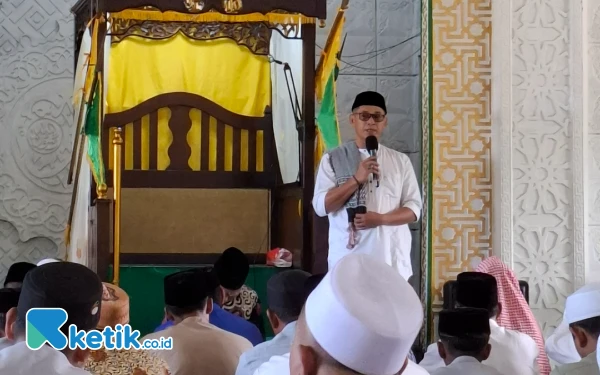 Foto Kades Mandaong Wahyudi Samad saat sambutan (Foto :Mursal/Ketik.co.id)
