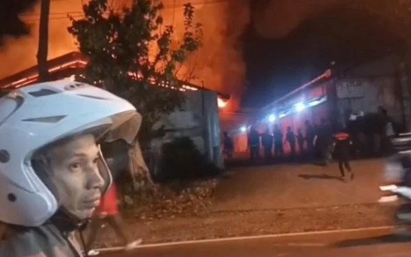 Foto Kondis kebakaran di Pabrik Rokok Desa Genengan Kabupaten Malang. (Foto: WAG Mbois)