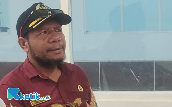 Thumbnail Berita - Ketua Pansus DPRD Raja Ampat Soleman Dimara Serukan APH Bergerak dan Mosi Tidak Percaya Eksekutif