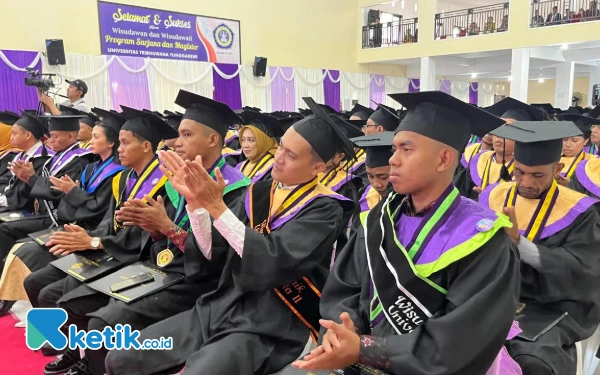 Thumbnail Berita - 400 Mahasiswa Unitri Diwisuda, Rektor Sebut Lulusan Tak Harus Kembali ke Daerah Asal