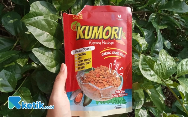 Foto Kumori, snack sehat berbahan dasar kupang moringa yang lezat dan gurih buatan SMAN 1 Gondangwetan (Foto: Fatimah/Ketik.co.id)