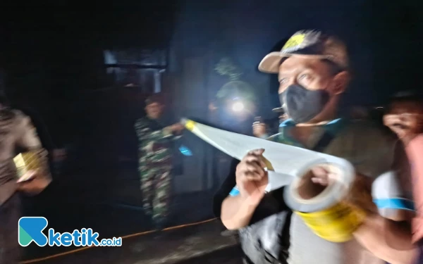 Foto Kebakaran diduga dipicu kebocoran gas. (Foto: Atta/ Ketik.co.id)