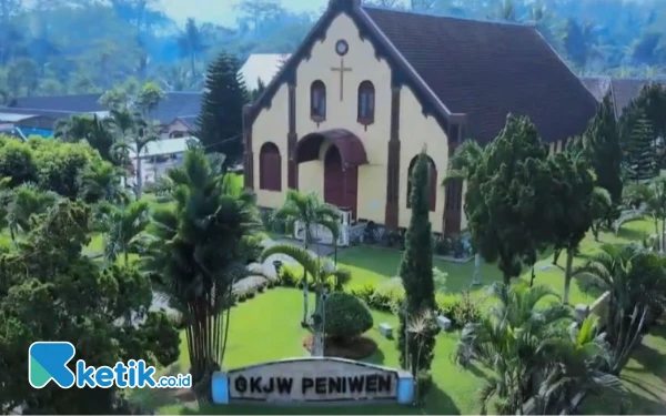 Foto GKJW Peniwen dibangun masa kolonial salah satu destinasi wisata berserah yang ada di Desa Wisata Peniwen, Kabupaten Malang. (Foto: Pemdes Peniwen)