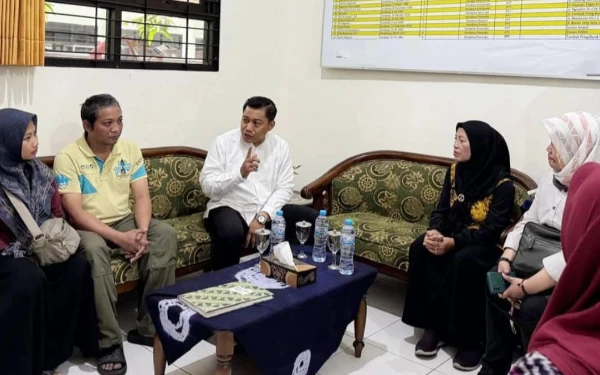 Thumbnail Berita - Terima Laporan Perundungan Siswa SD, Anggota DPRD Surabaya Sidak ke Sekolah