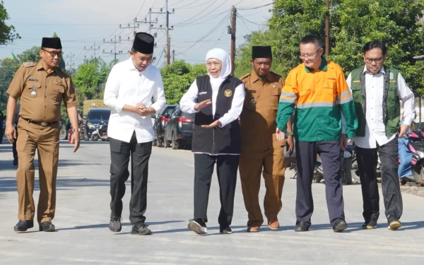 Thumbnail Berita - Gubernur Khofifah Canangkan Pembangunan Jalan Strategis Rambipuji-Puger Senilai 24 Miliar