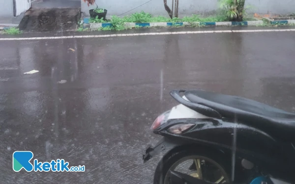 Thumbnail Berita - Surabaya Diprakirakan Hujan di Awal Pekan, Begitu Juga Malang Raya