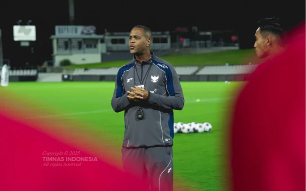Thumbnail Patrick Kluivert Ungkap Alasan Tak Panggil Ragnar dan Elkan Baggott