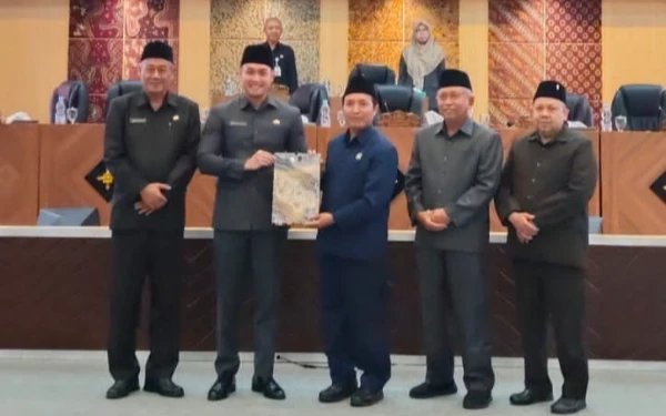 Thumbnail Berita - DPRD Bersama Bupati Tuban Setujui Dua Raperda Inisiatif Tentang PPKP dan Beasiswa Pendidikan