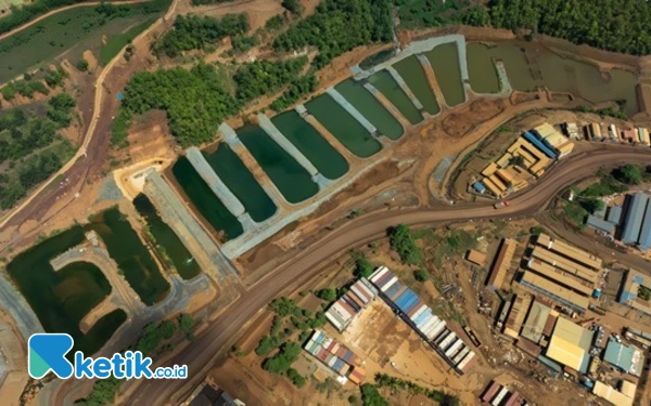 Foto Salah satu fasilitas sediment pond milik Harita Nickel yang digunakan untuk mengendapkan partikel padatan yang ada dalam air limbah sebelum dialirkan kembali ke lingkungan. (Foto:Humas Harita Nickel For Ketik.co.id)