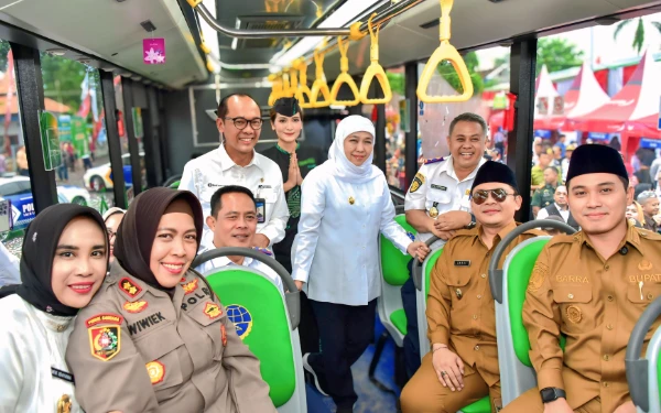 Thumbnail Berita - Gubernur Khofifah Luncurkan Trans Jatim Koridor VI: Gratis Seminggu, Dukung Mobilitas Pekerja dan Ekonomi Mojokerto-Sidoarjo