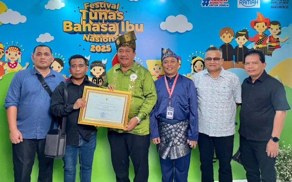 Thumbnail Dapat Penghargaan dari Mendikdasmen, Bupati Asahan Berkomitmen untuk Terus Jaga Bahasa Daerah