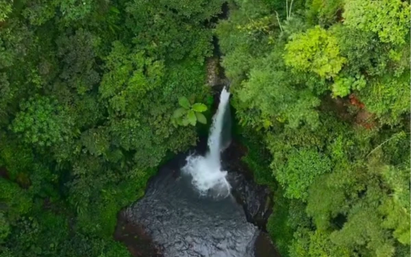 Foto Suasana Coban Cinde dari atas. (Foto: Coban Cinde)